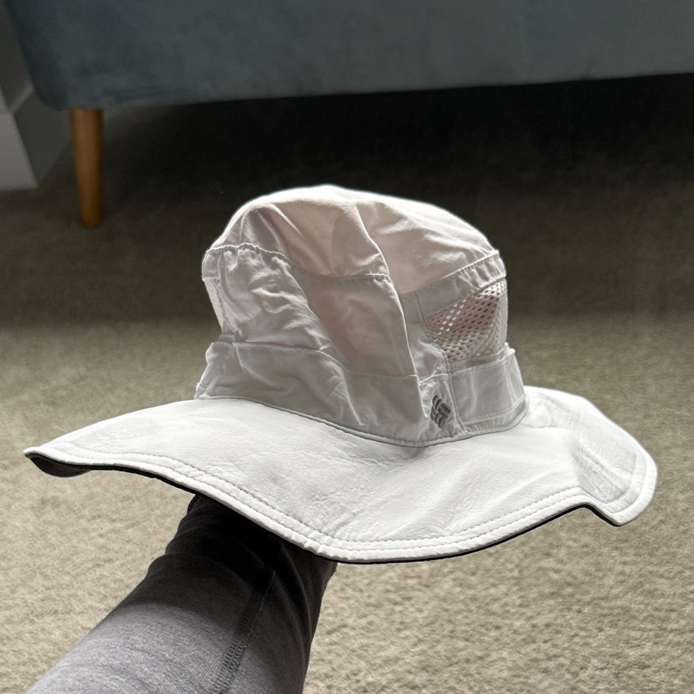 Columbia White Sun Hat with Mesh